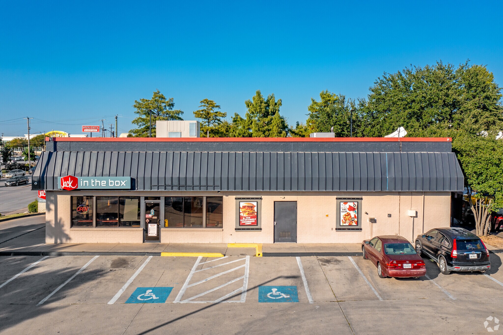 37013775 S Cooper St, Arlington, TX 76015 Arlington Park Square