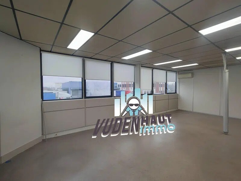 Office in Toulouse for lease Interior Photo- Image 1 of 18