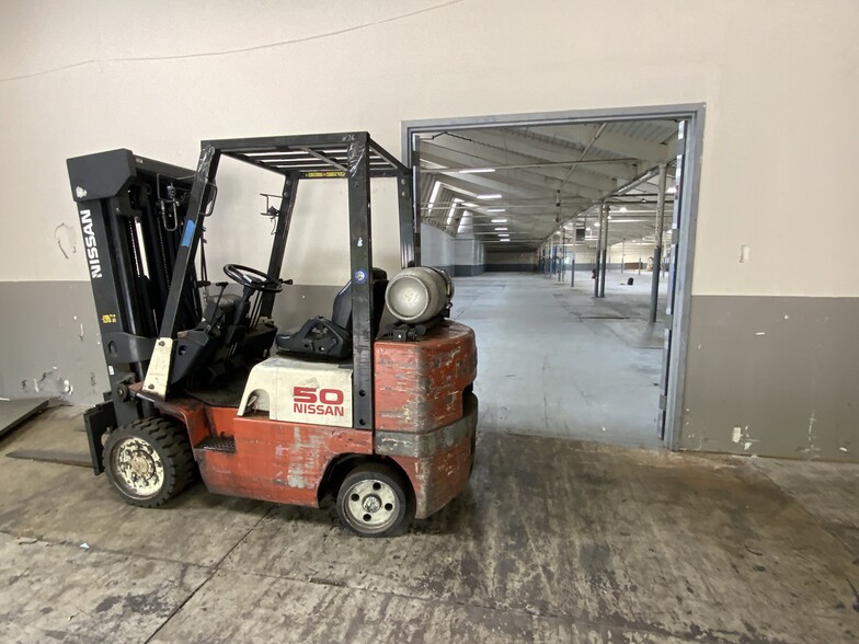 129 Brookside Ave, West Warwick, RI for lease - Interior Photo - Image 3 of 14