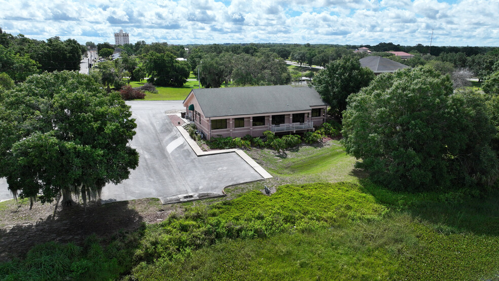 302 W Central Ave, Lake Wales, FL for sale - Building Photo - Image 1 of 1