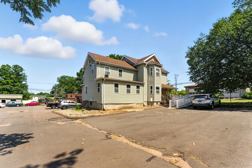 155 Oak St, Glastonbury, CT for sale - Building Photo - Image 2 of 12