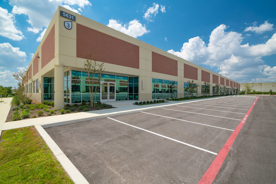 5631 University Heights Blvd, San Antonio, TX for lease - Building Photo - Image 1 of 3