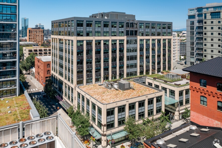 1125 NW Couch St, Portland, OR for lease - Building Photo - Image 2 of 8