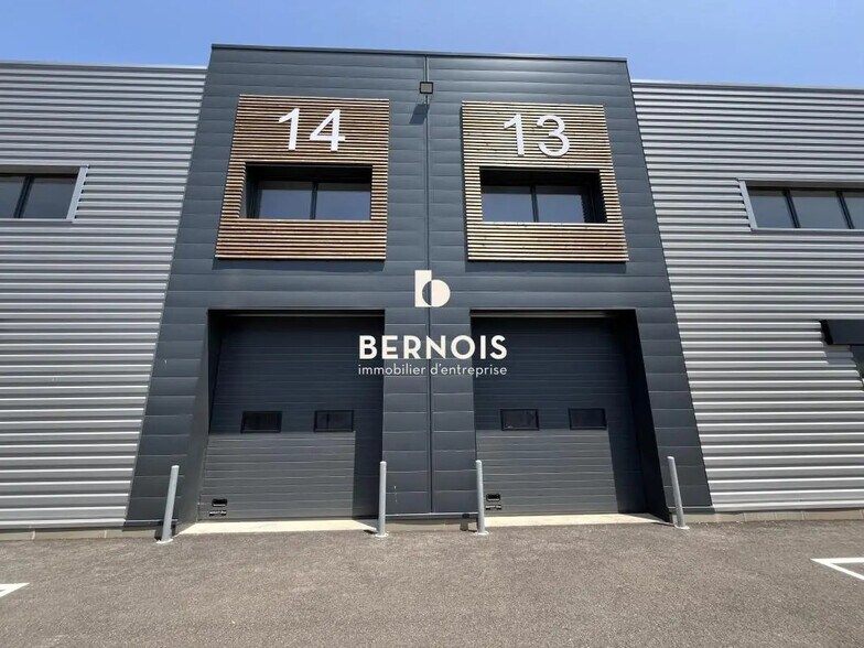 Flex in Brignoles for lease - Building Photo - Image 1 of 19