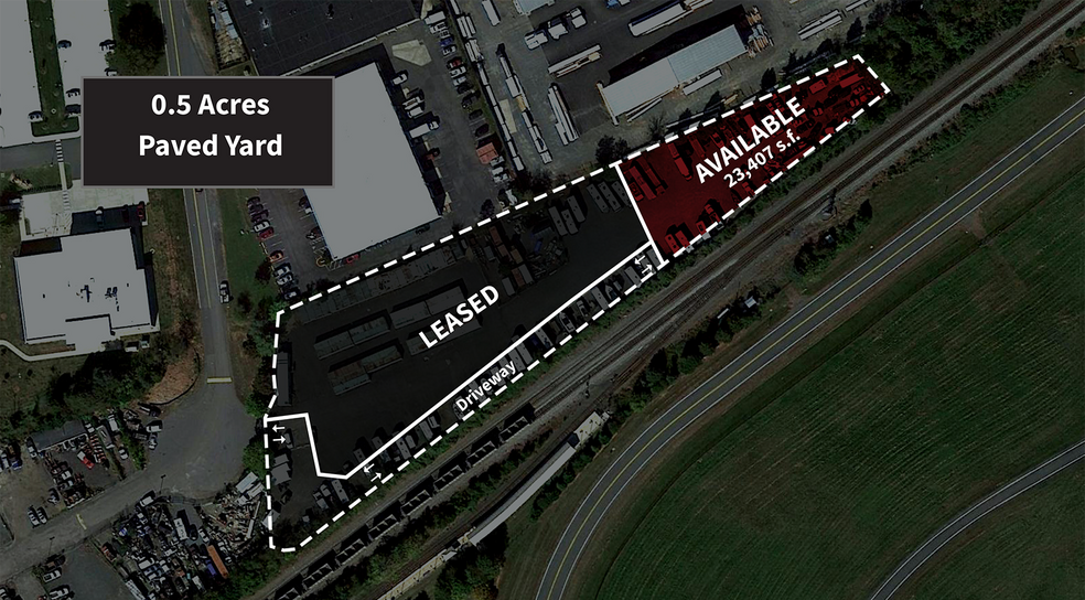 10599 Residency Rd, Manassas, VA 20110 Paved and Fenced Yard