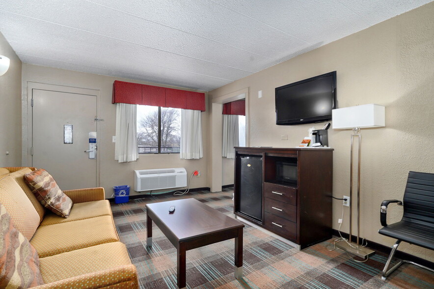 3114 N Kentwood Ave, Springfield, MO for sale - Building Photo - Image 2 of 23