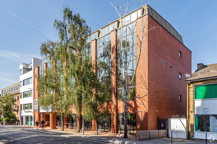 9-17 Eastern Rd, Romford for lease - Primary Photo - Image 1 of 2