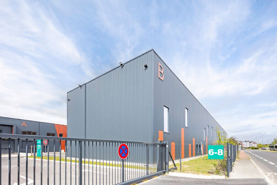 6 Avenue Du Vert Galant, Saint-Ouen-l'Aumône for lease - Building Photo - Image 2 of 2