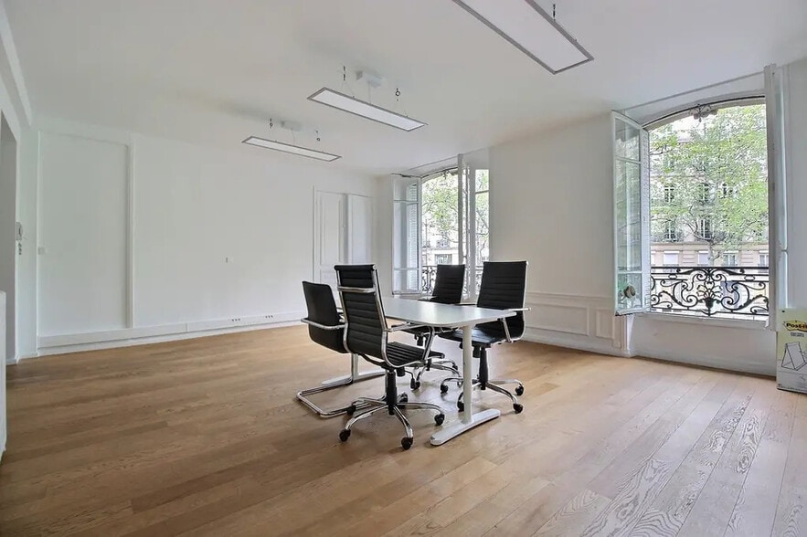 Office in Paris for lease - Interior Photo - Image 2 of 5