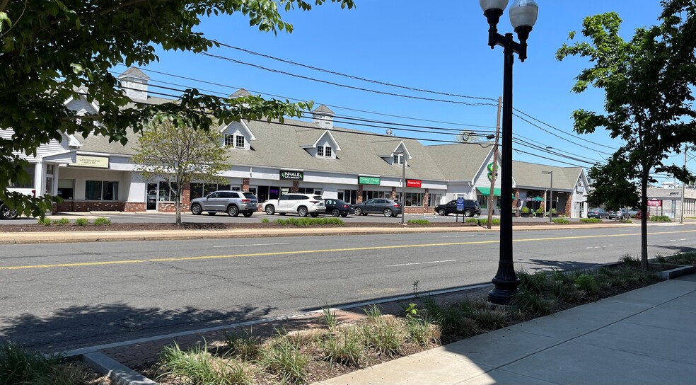 625 New Park Ave, West Hartford, CT for lease - Building Photo - Image 2 of 4