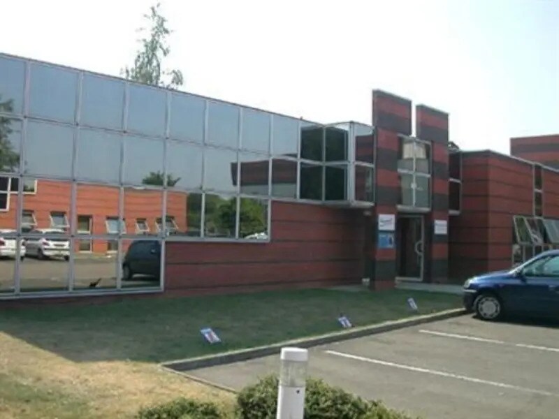 Office in Trappes for lease Building Photo- Image 1 of 5