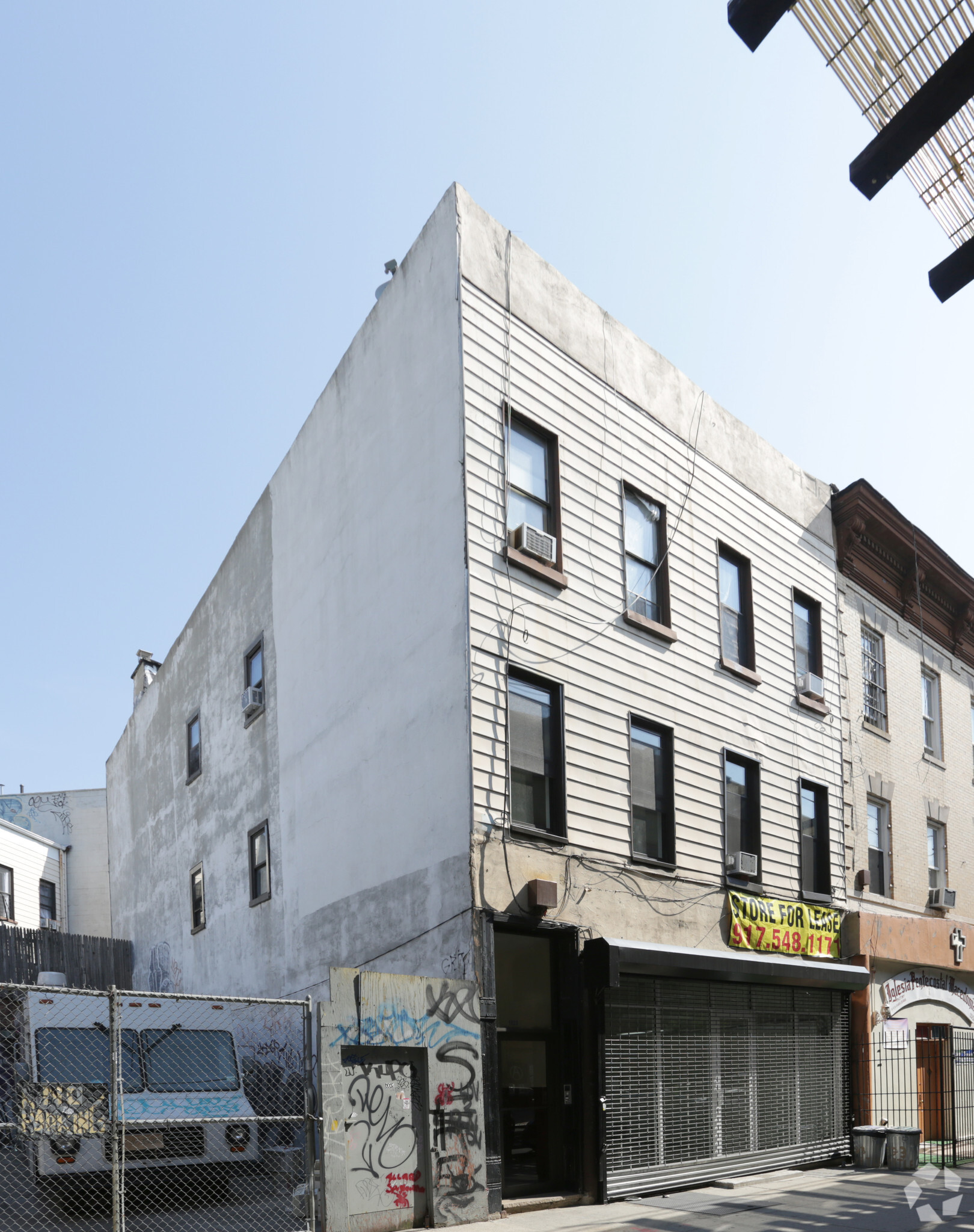 1323 Myrtle Ave, Brooklyn, NY for lease Primary Photo- Image 1 of 11