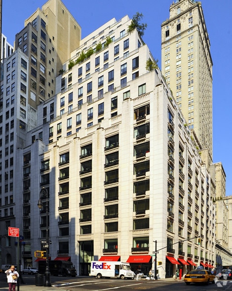 660 Madison Ave, New York, NY for sale - Building Photo - Image 1 of 1