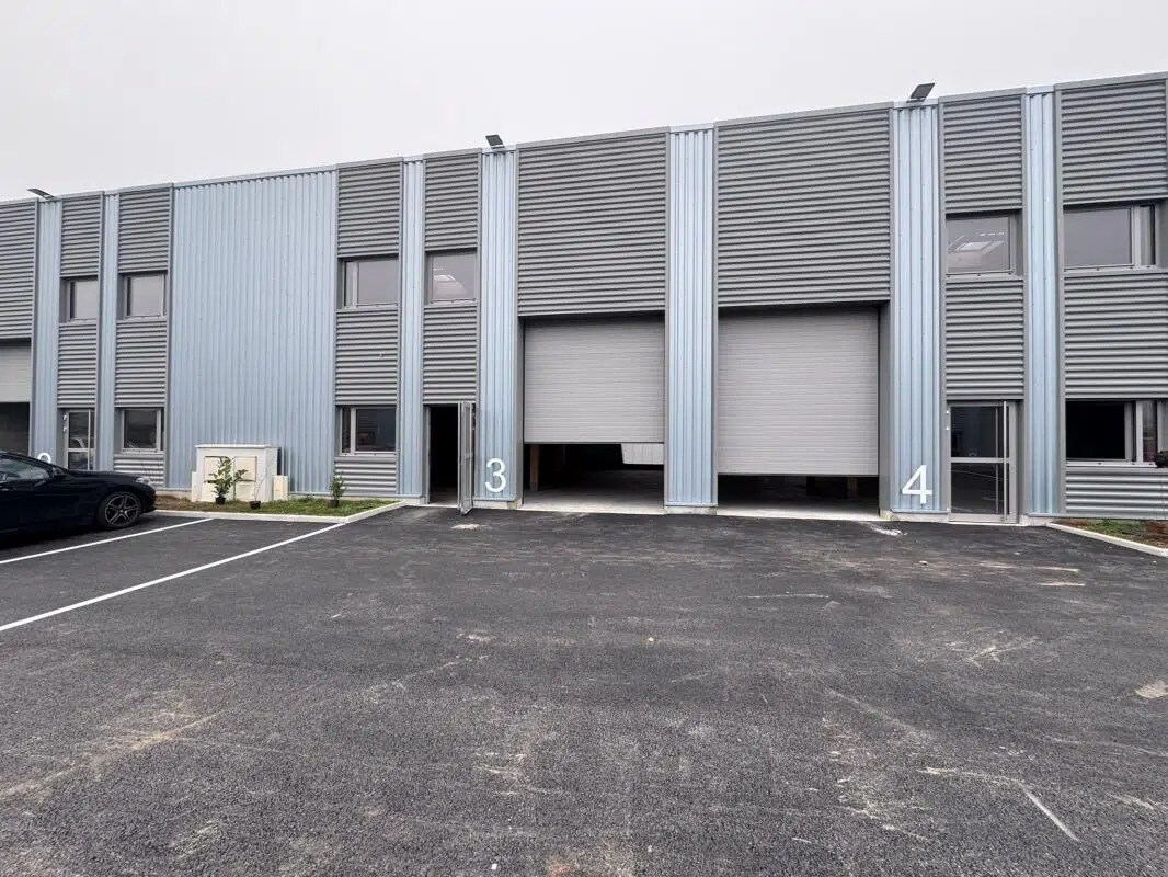 Flex in Saint-Vulbas for sale Building Photo- Image 1 of 7