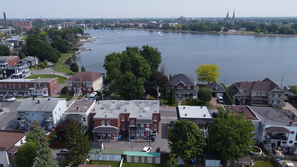 301-307 Boul Du Havre, Salaberry-de-valleyfield, QC for sale - Primary Photo - Image 1 of 29