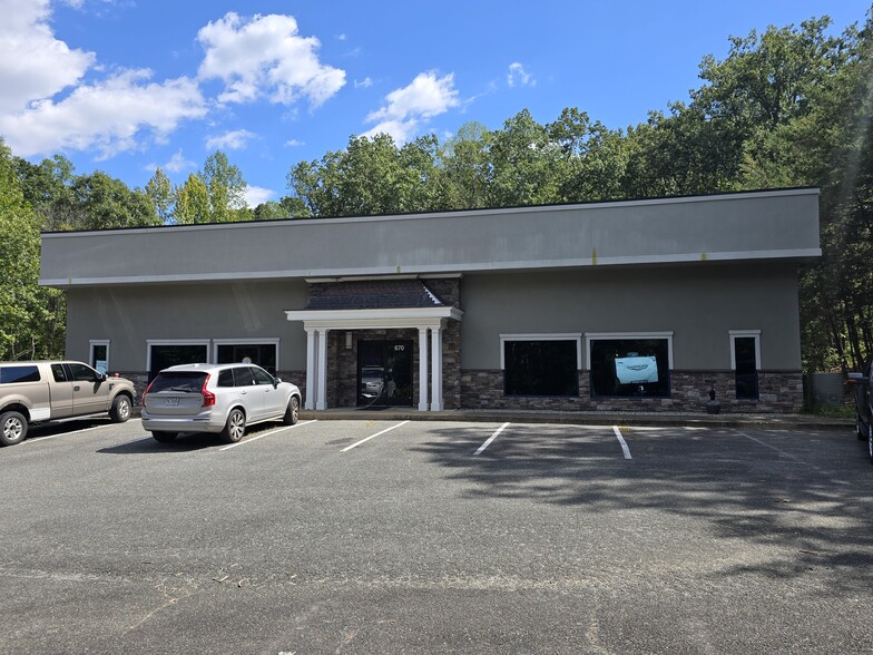 670 Cambridge St, Fredericksburg, VA for lease - Primary Photo - Image 1 of 8