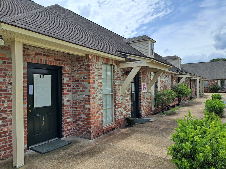 38113 Post Office Rd, Prairieville, LA for lease - Building Photo - Image 1 of 11