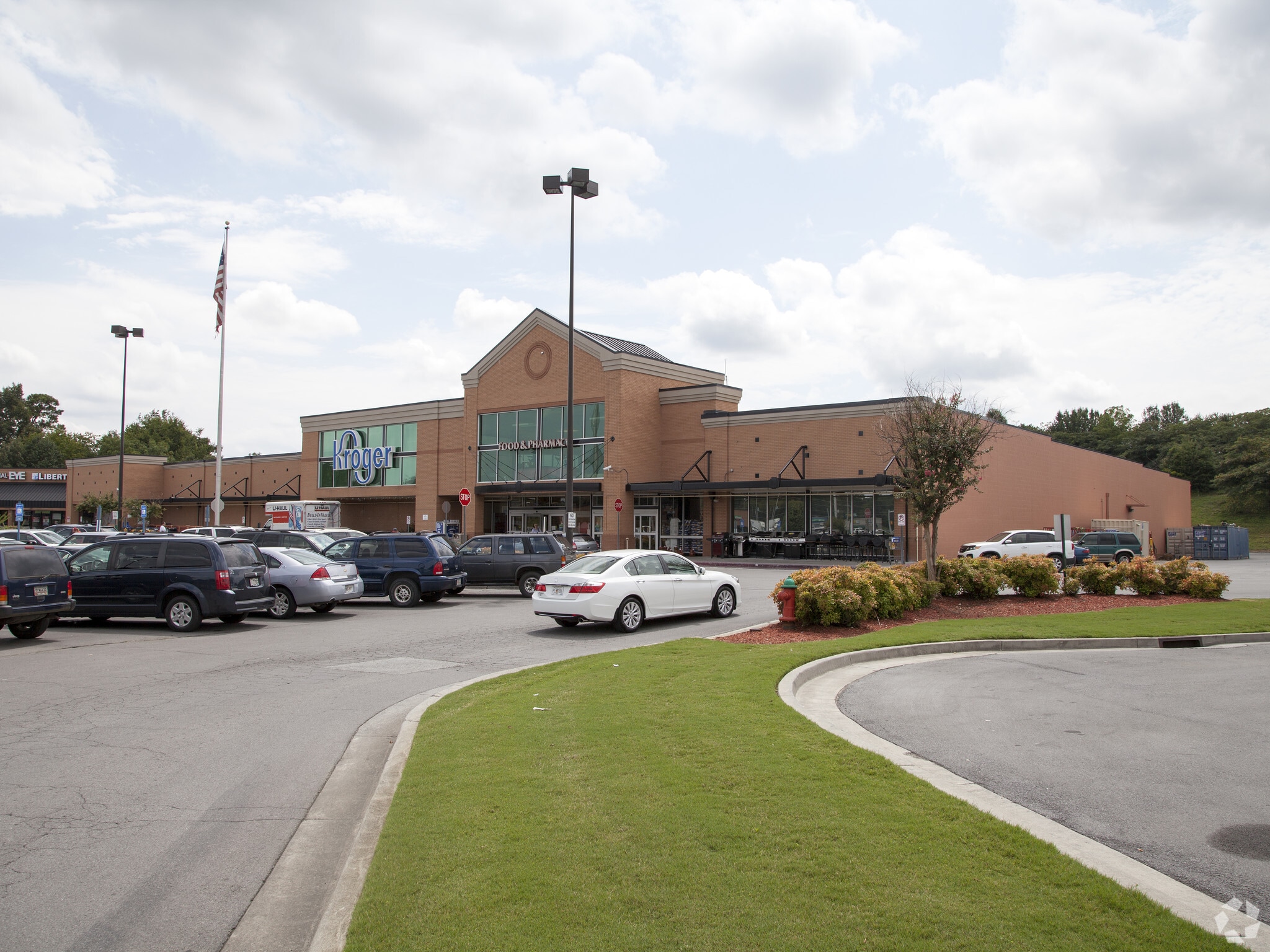 136 W Belmont Dr, Calhoun, GA for lease Building Photo- Image 1 of 3