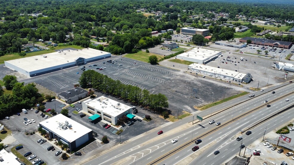 1401 Memorial Pky, Huntsville, AL for sale - Building Photo - Image 3 of 8