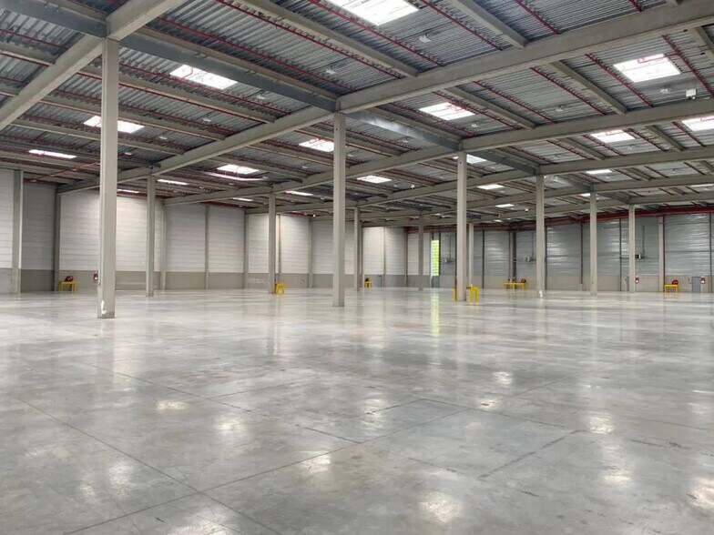 Industrial in Le Plessis-Pâté for lease - Building Photo - Image 2 of 4