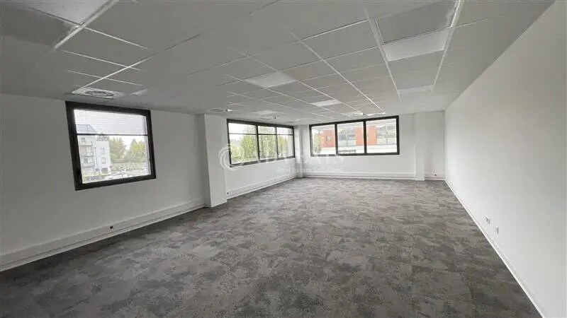 Office in Serris for lease - Interior Photo - Image 2 of 5
