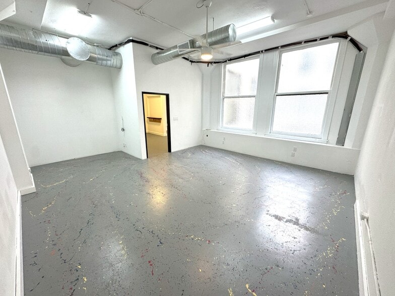 731-733 S Spring St, Los Angeles, CA for lease - Building Photo - Image 2 of 14