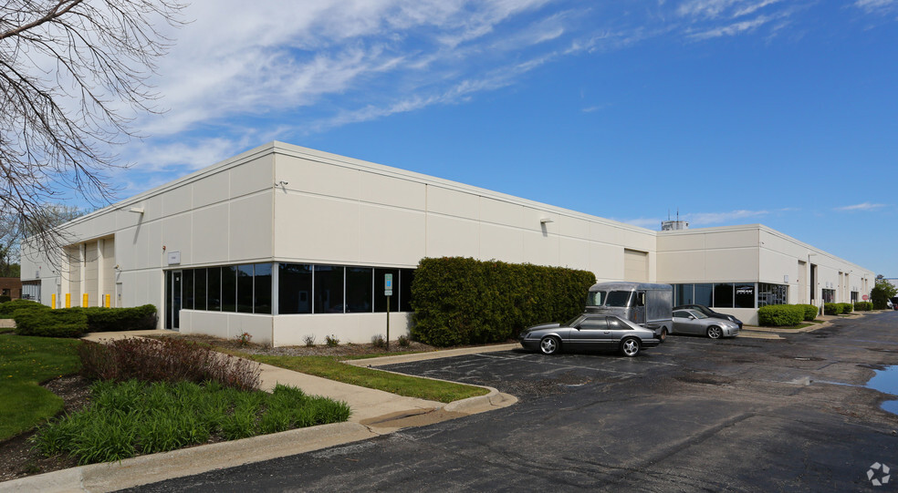 351-425 Country Club Dr, Bensenville, IL for lease - Building Photo - Image 1 of 10