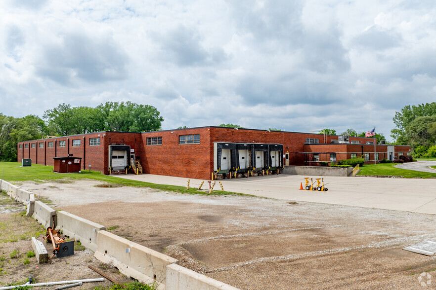 3800 Dixon St, Des Moines, IA for lease - Primary Photo - Image 1 of 5