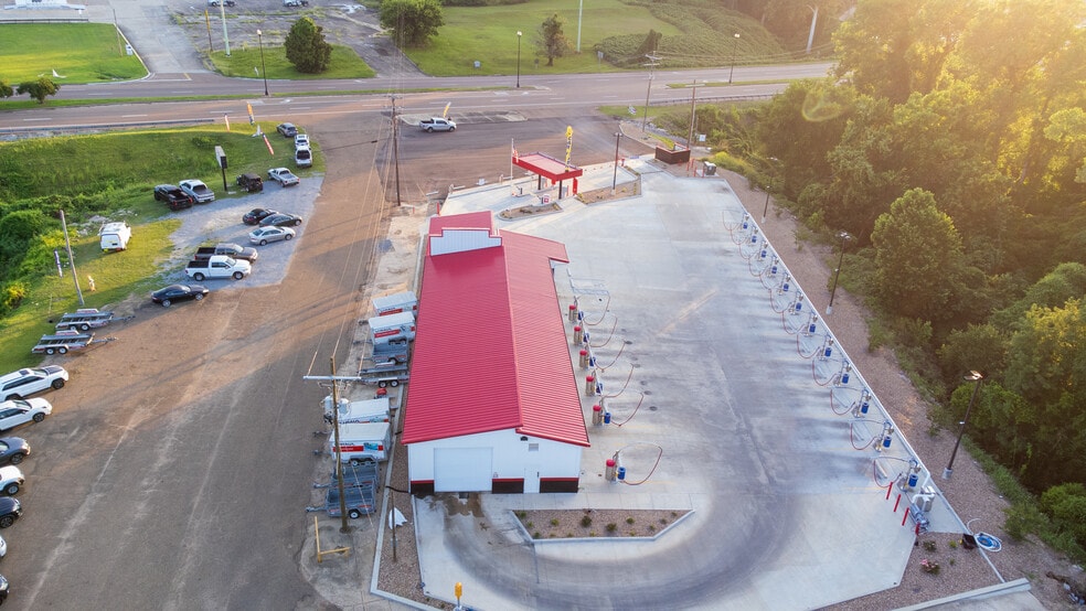 Patriot Express Car Wash Portfolio portfolio of 2 properties for sale on LoopNet.com - Building Photo - Image 3 of 16