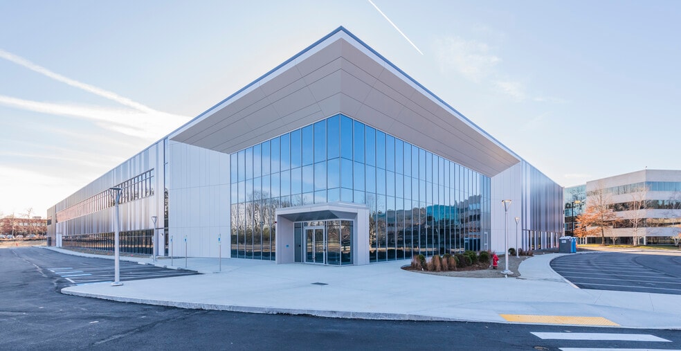 172 Middlesex Tpke, Bedford, MA for lease - Building Photo - Image 1 of 7