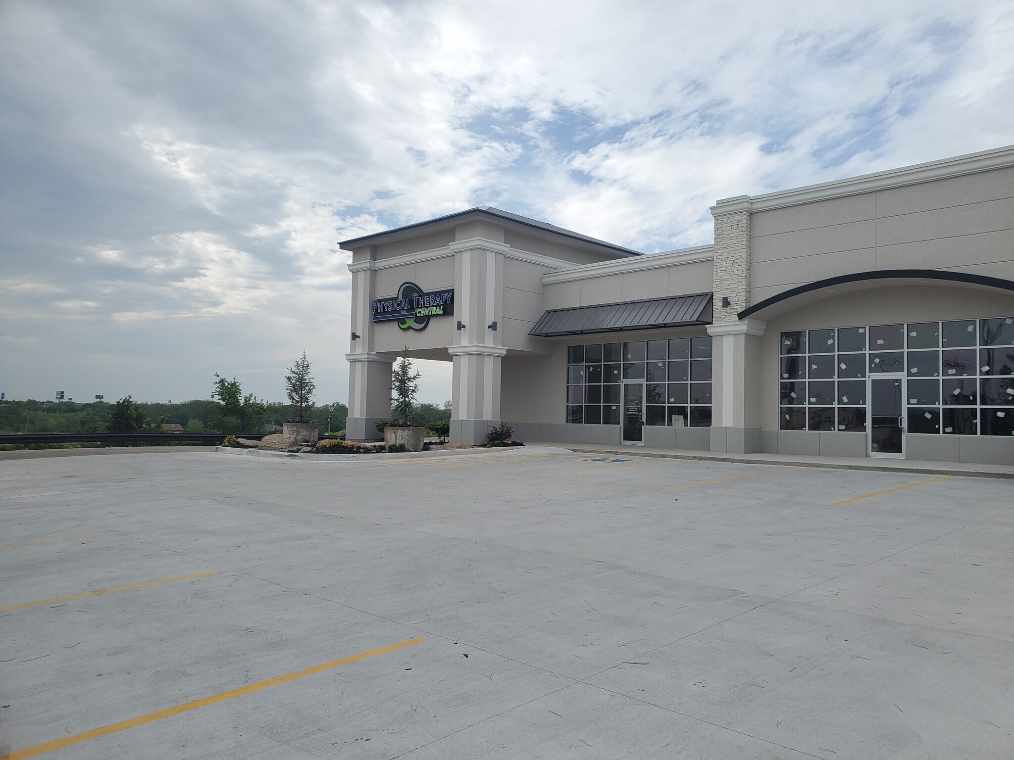 2015 W Broadway St, Ardmore, OK 73401 Thompson Square