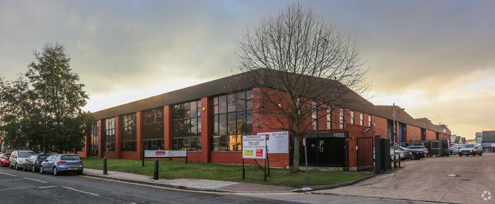 26-28 Chase Rd, London for lease - Primary Photo - Image 1 of 1