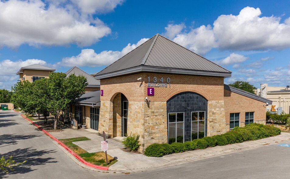 1340 Wonder World Dr, San Marcos, TX for sale - Building Photo - Image 1 of 1