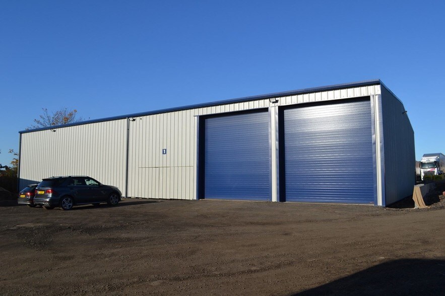 Piper Rd, Airdrie for lease - Primary Photo - Image 1 of 1