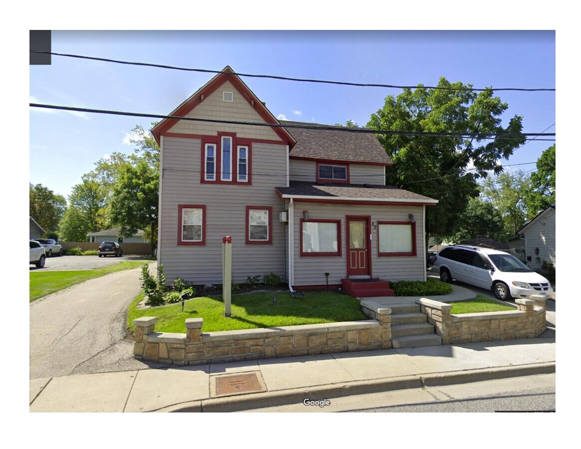 33 E Main St, Cary, IL 60013