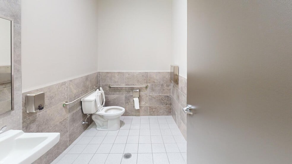 7801-15 Linden Blvd, Queens, NY for lease - Interior Photo - Image 3 of 15