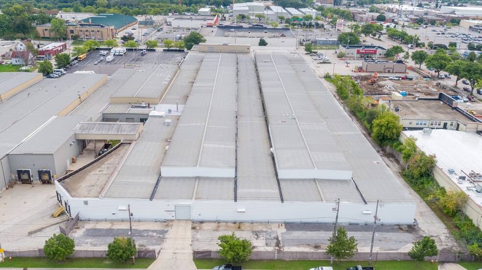 4041 N Richards St, Milwaukee, WI for lease - Building Photo - Image 3 of 12