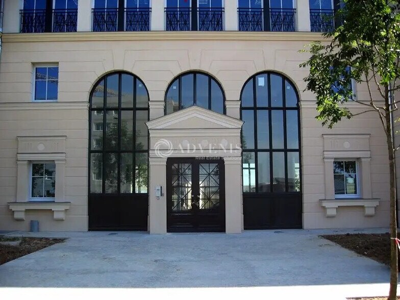 Office in Chessy for lease - Building Photo - Image 2 of 2