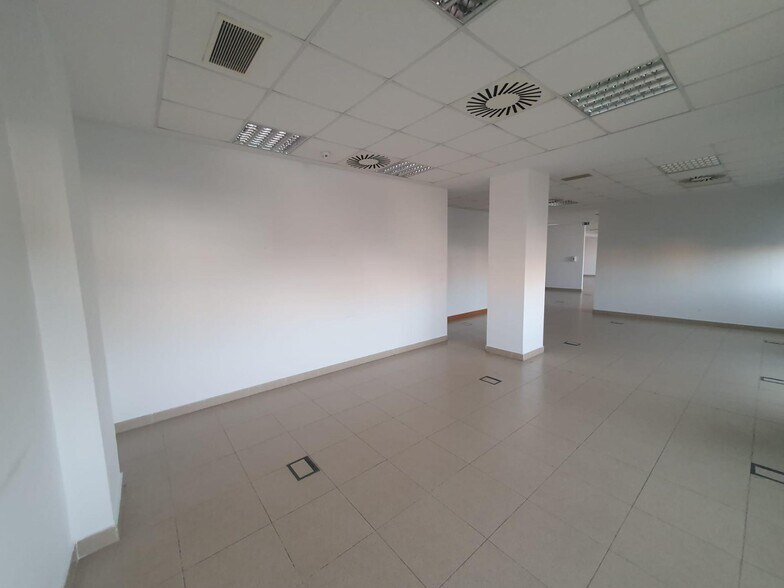 Office in Tomares for lease - Building Photo - Image 1 of 15