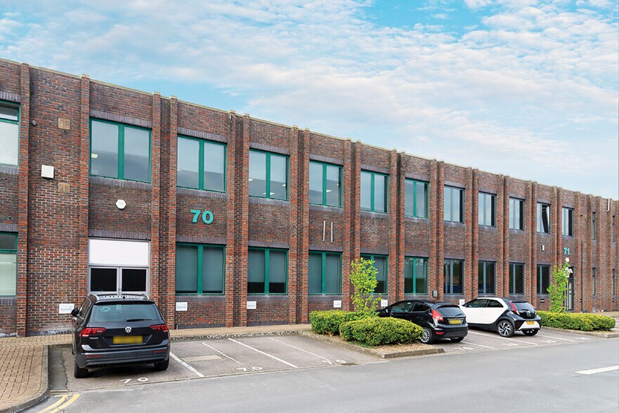 Leatherhead Rd, Chessington for lease - Building Photo - Image 2 of 25