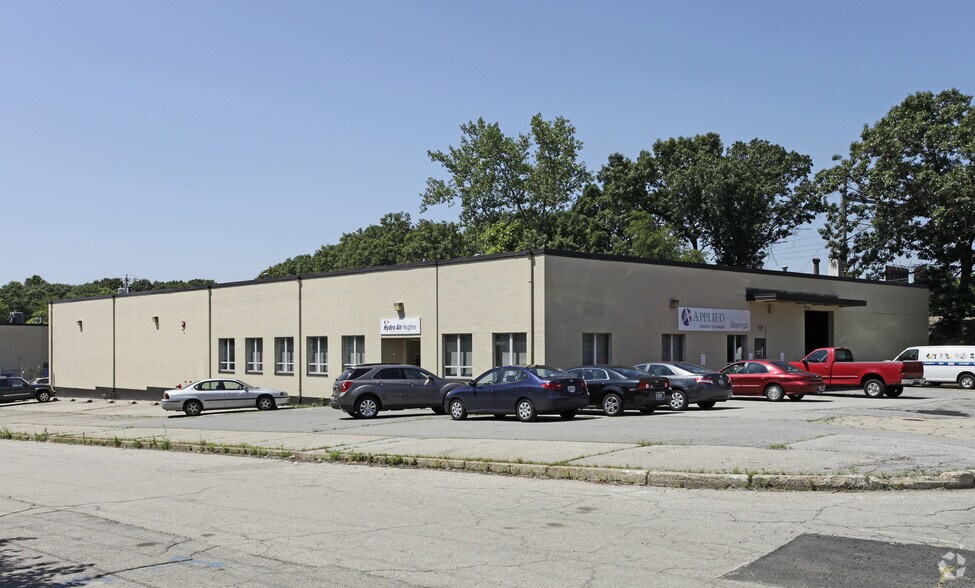 34 Avery Rd, Cranston, RI for sale - Primary Photo - Image 1 of 1