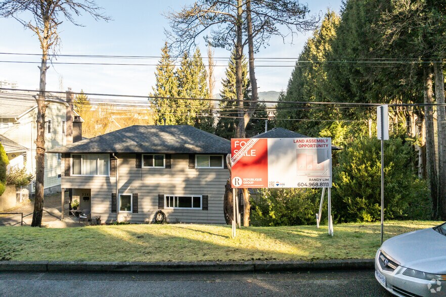 3360-3362 Henry St, Port Moody, BC for sale - Building Photo - Image 2 of 3