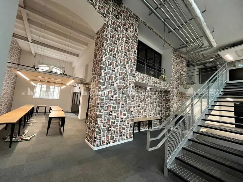 1 Place De L'hôtel Des Postes, Marseille for lease - Interior Photo - Image 2 of 16