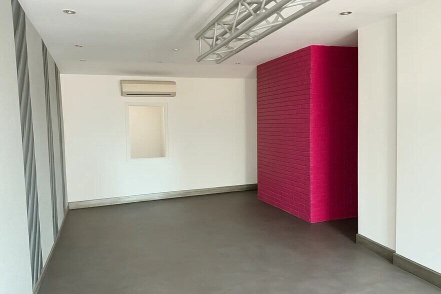 Retail in Le Bouscat for lease - Interior Photo - Image 2 of 3