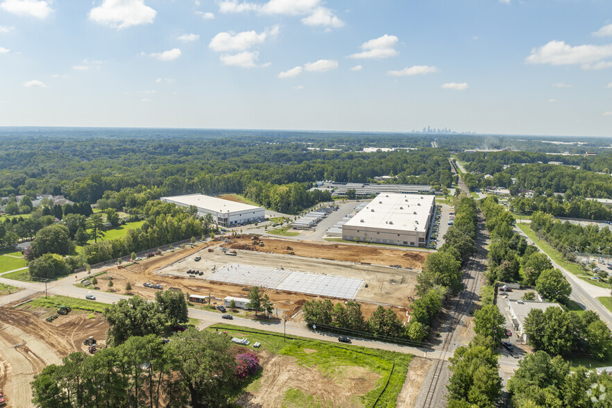 4330 Silverpark Dr, Charlotte, NC for lease - Building Photo - Image 2 of 13