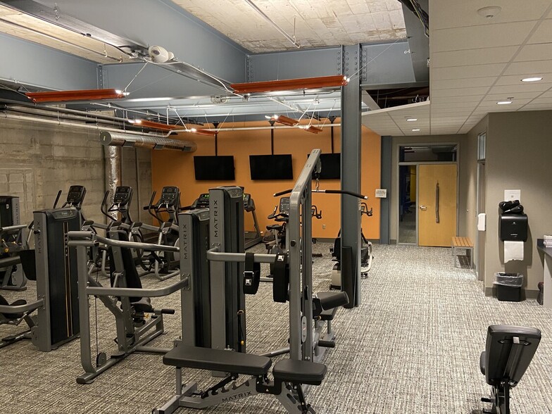 1111 E South River St, Appleton, WI for lease - Interior Photo - Image 1 of 8