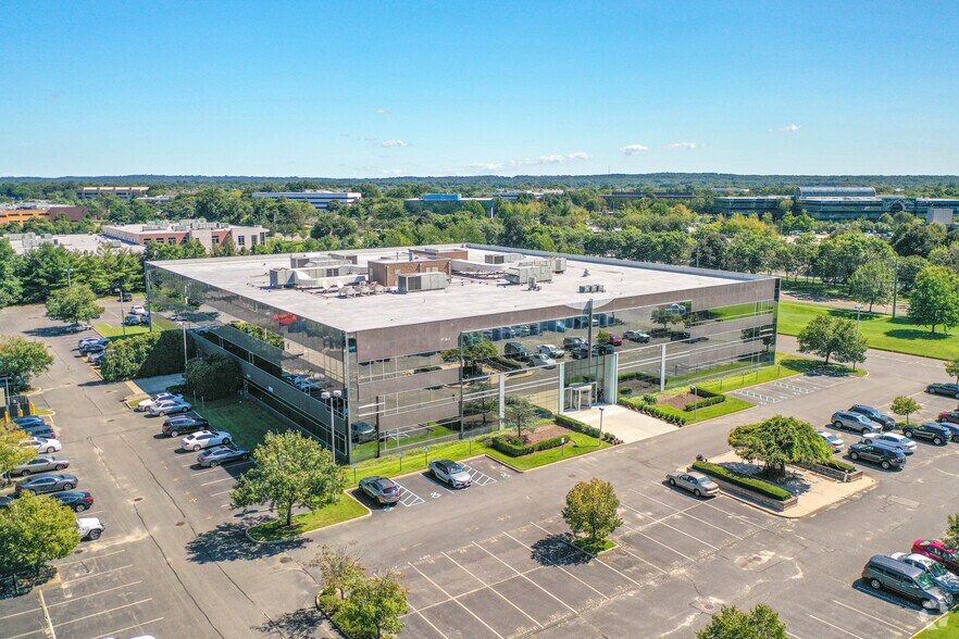 1305 Walt Whitman Rd, Melville, NY 11747 Melville Square Corporate