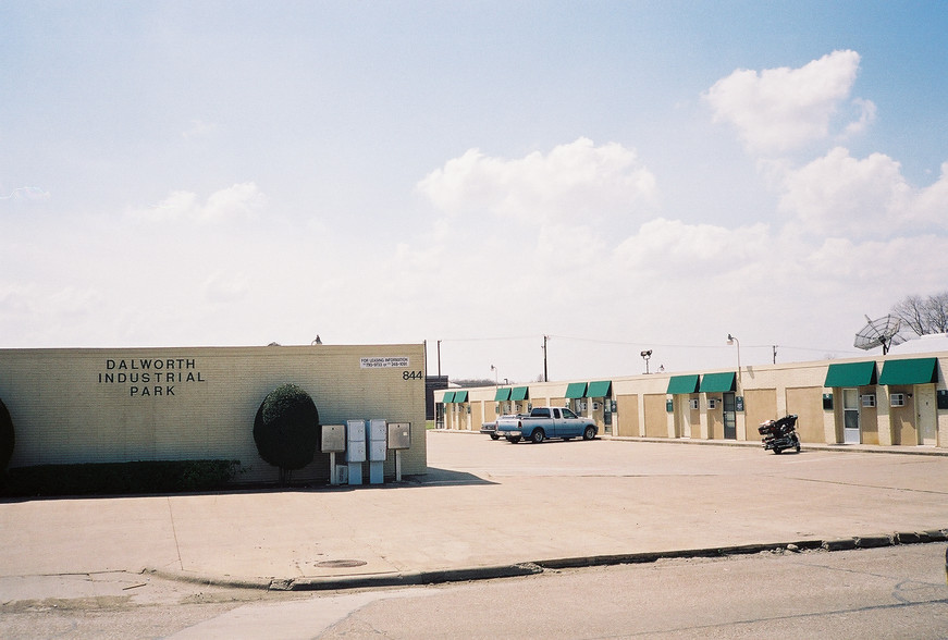 844 Dalworth Dr, Mesquite, TX for lease - Building Photo - Image 1 of 1