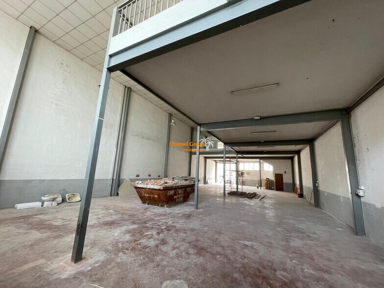 Industrial in Elche, Alicante for lease - Building Photo - Image 2 of 10