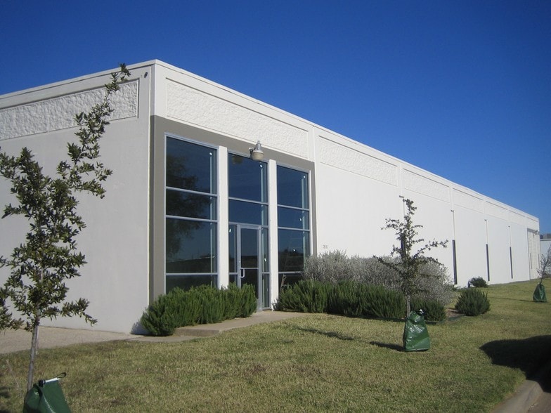 2816 Shamrock Ave, Fort Worth, TX for lease - Building Photo - Image 1 of 19